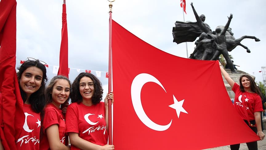 19 Mayıs'ta Okullar, Bankalar ve Kargolar Açık mı? İşte Merak Edilenler!