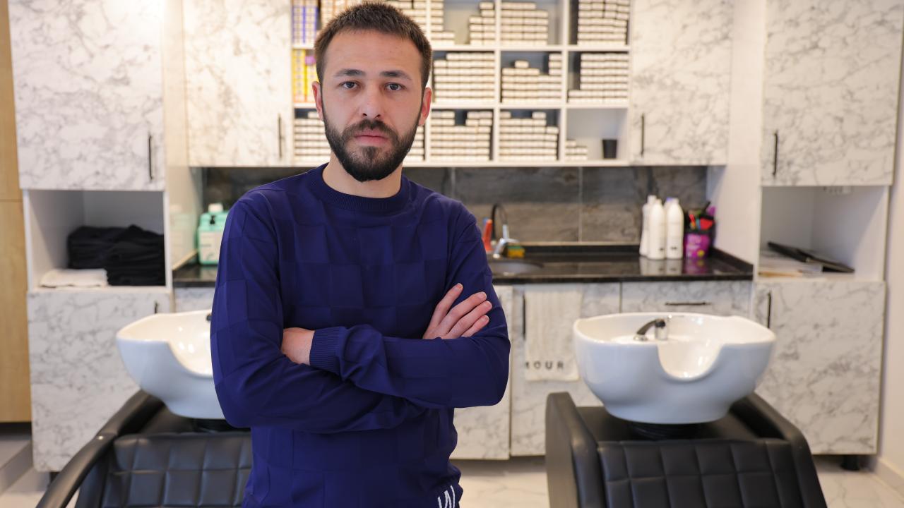 26 Bin Liralık Saç Bakımı Yaptırdı, '2 Dakikaya Geliyorum' Dedi ve Kayıplara Karıştı! Kuaför Şaşkın!