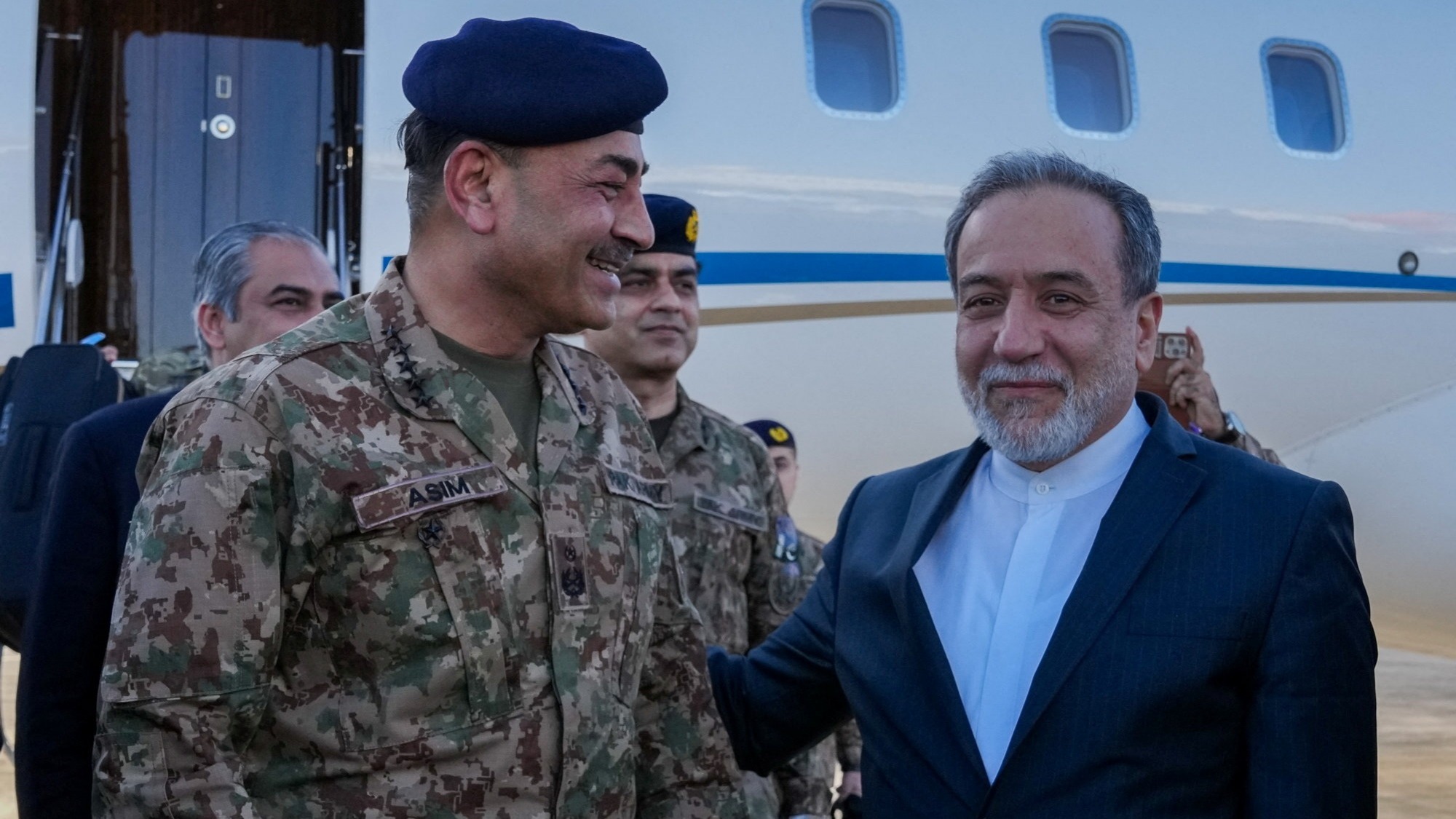 ABD ve İran Arasında Savaş Çanları mı Çalıyor? Pakistan Devreye Girdi!