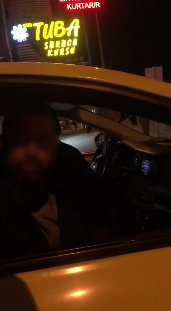 Adana'da Trafik Terörü! Taksiciden Motosikletliye Kan Donduran Tehdit: '10 Dakikaya Gel Buraya!'