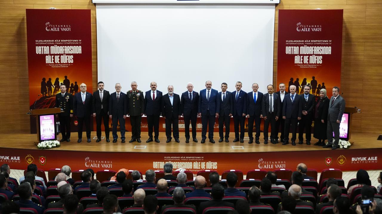 Aile Alarmı! Türkiye'nin Geleceği Masaya Yatırıldı: Vatan Savunması Nüfustan mı Geçiyor?