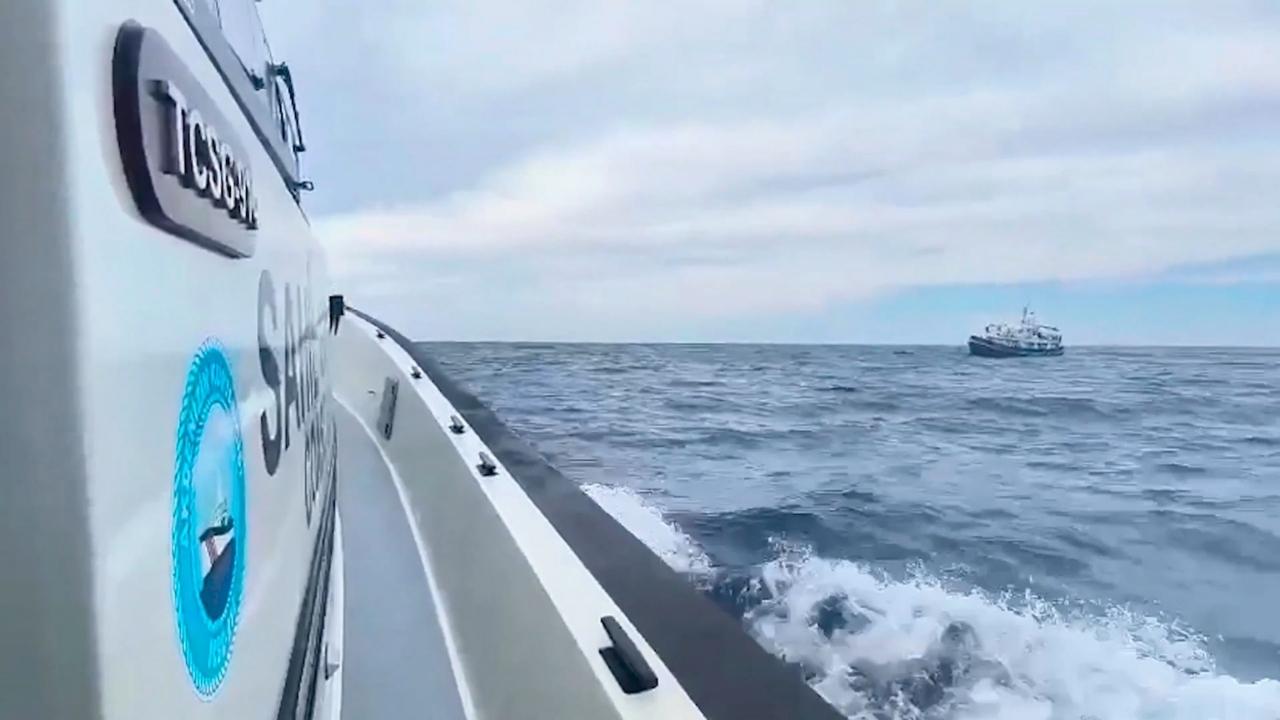 Akdeniz'de Tehlikeli Anlar! Filistin'e Yardım Götüren Gemiyi Türk Sahil Güvenliği Kurtardı!