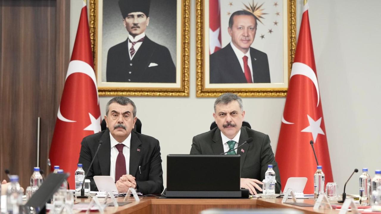 Alarm Zilleri Çalıyor! Okullara Saldırı Şoku: Bakanlıklardan Acil Durum Toplantısı!