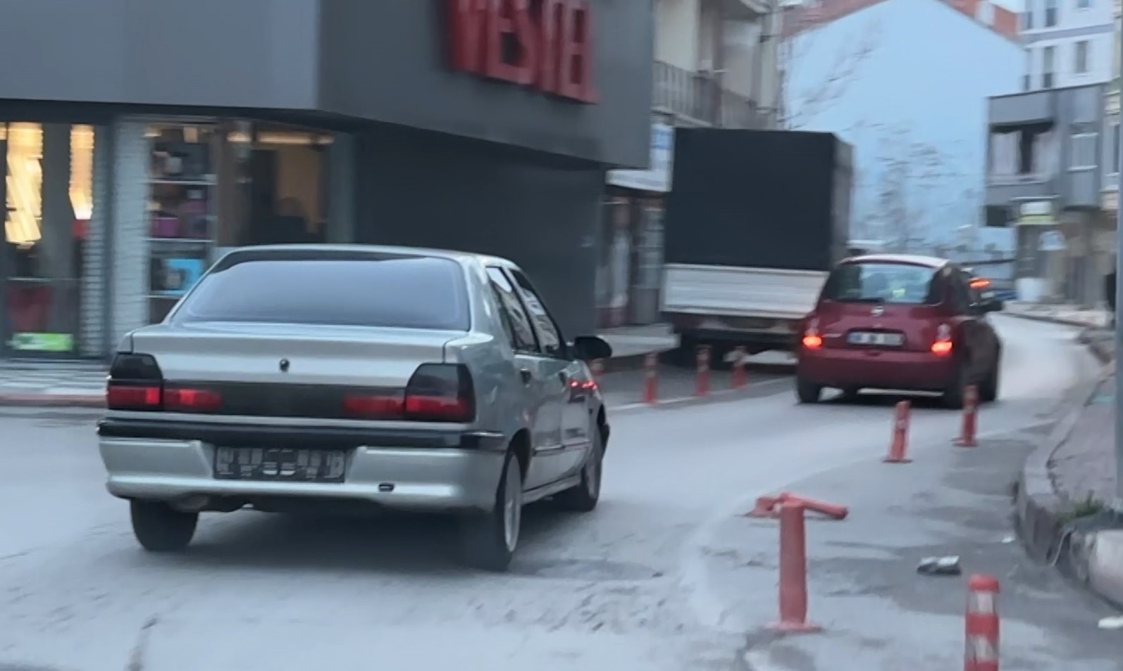 Alkollü Sürücü Facia Saçtı! Kaza Yaptı, Plakaları Söktü Ama Polisten Kaçamadı!