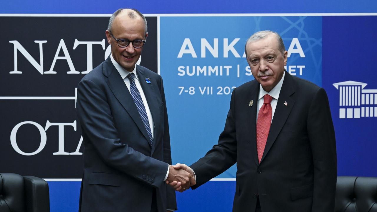 Almanya Başbakanı Merz'den Türkiye'nin Bölgesel Rolüne Övgü