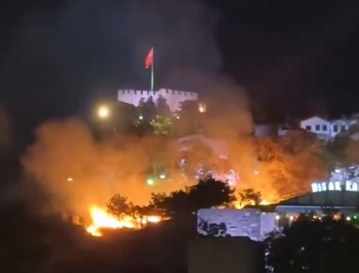 Ankara Kalesi Çevresinde Çıkan Otluk Yangını Kontrol Altına Alındı