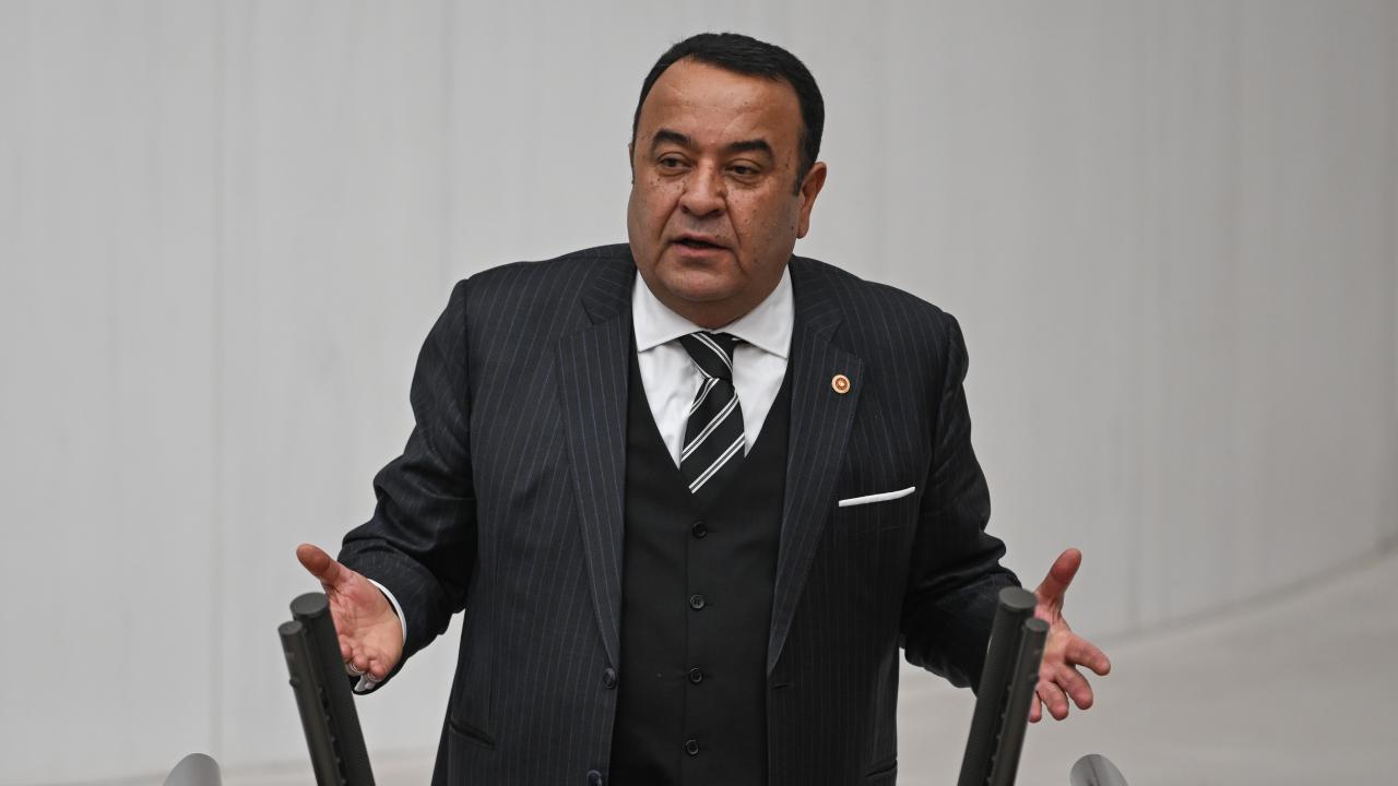 Ankara Milletvekili Adnan Beker CHP'den İstifa Etti