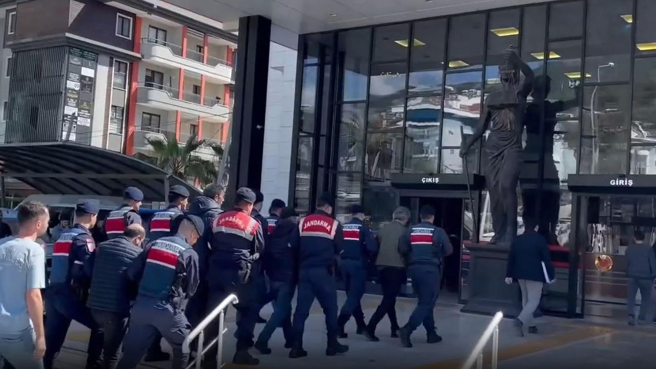 Antalya'da Zehir Tacirlerine Şok Baskın! 425 Bin Hap Ele Geçirildi!