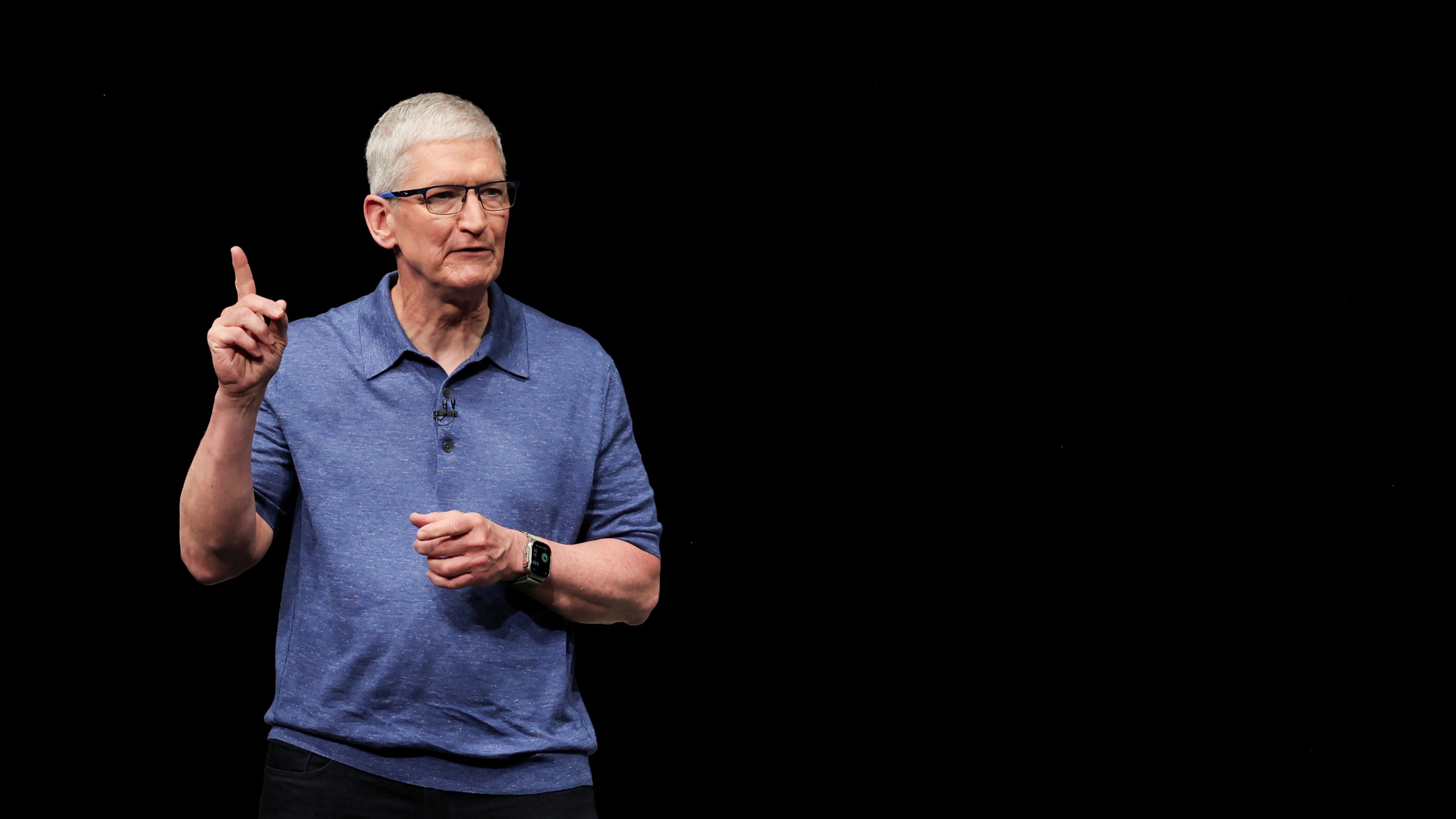 Apple'da Şok Değişim! Tim Cook Tahtı Bırakıyor, Yeni CEO Kim Olacak?