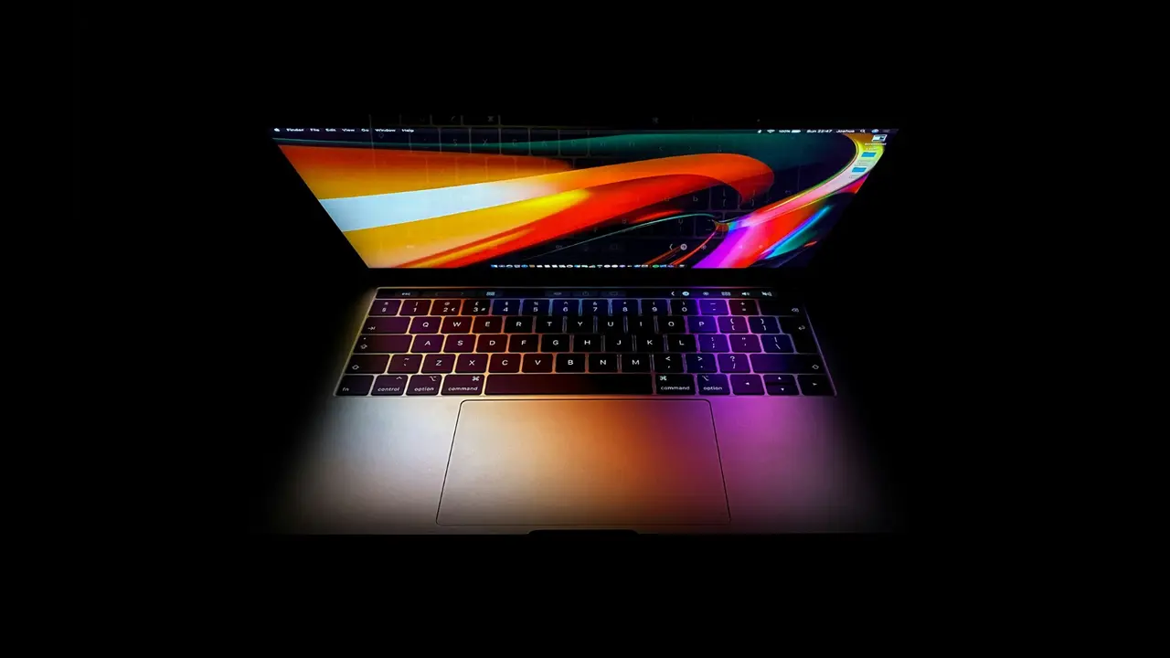 Apple'dan MacBook Pro Hamlesi: 2027 İlkbaharında Yeni Tasarım Bekleniyor