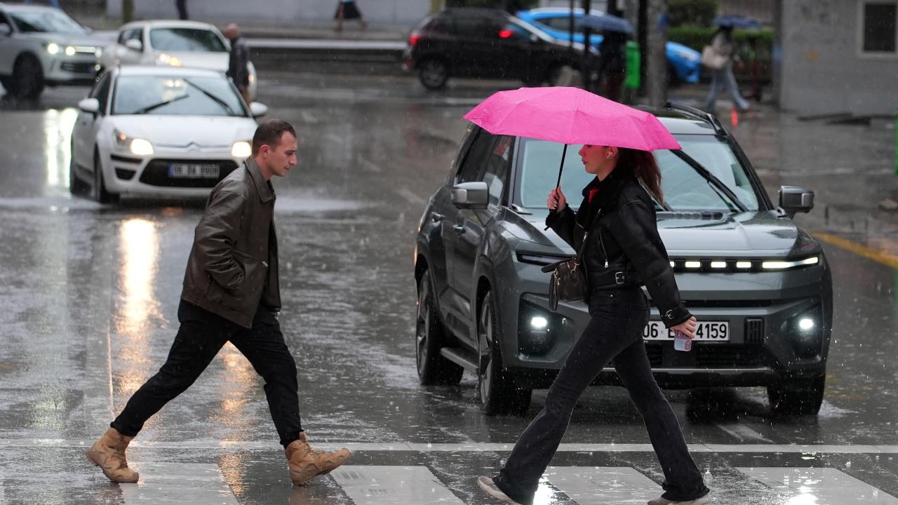 Bahar Sevinci Kursakta Kaldı! Hava Durumu Uzmanlarından Şok Uyarı: Kış Geri Geliyor!