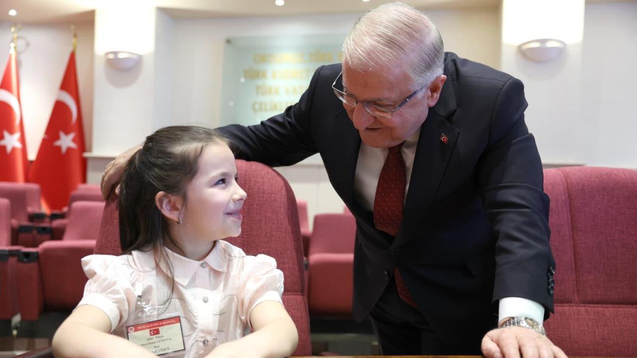 Bakan Güler'den Gönülleri Isıtan 23 Nisan Ziyareti: Şehit ve Gazi Çocukları Unutulmadı!
