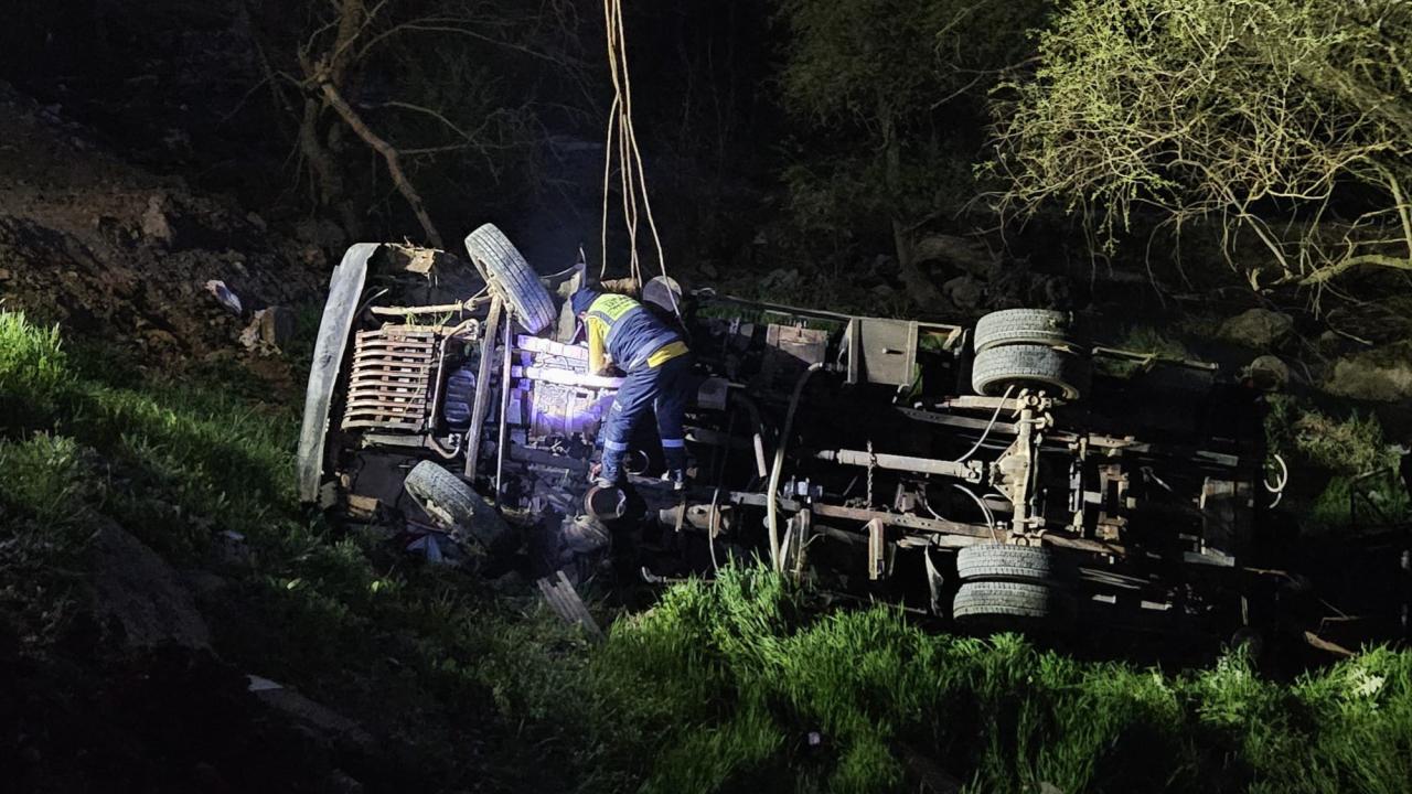 Balıkesir'de Feci Kaza! Kamyonet Şarampole Yuvarlandı: Acı Kayıp!