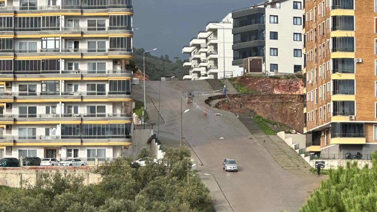 Balıkesir'de Felaket! Yağmur Öyle Vurdu ki, Toprak Kaydı!
