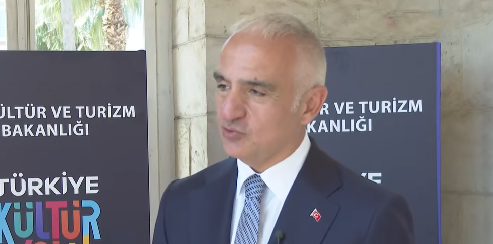 Bayram Bereketi Geliyor! Turizm Bakanı Ersoy'dan Müjde: Ekonomide Rekor Beklentisi!
