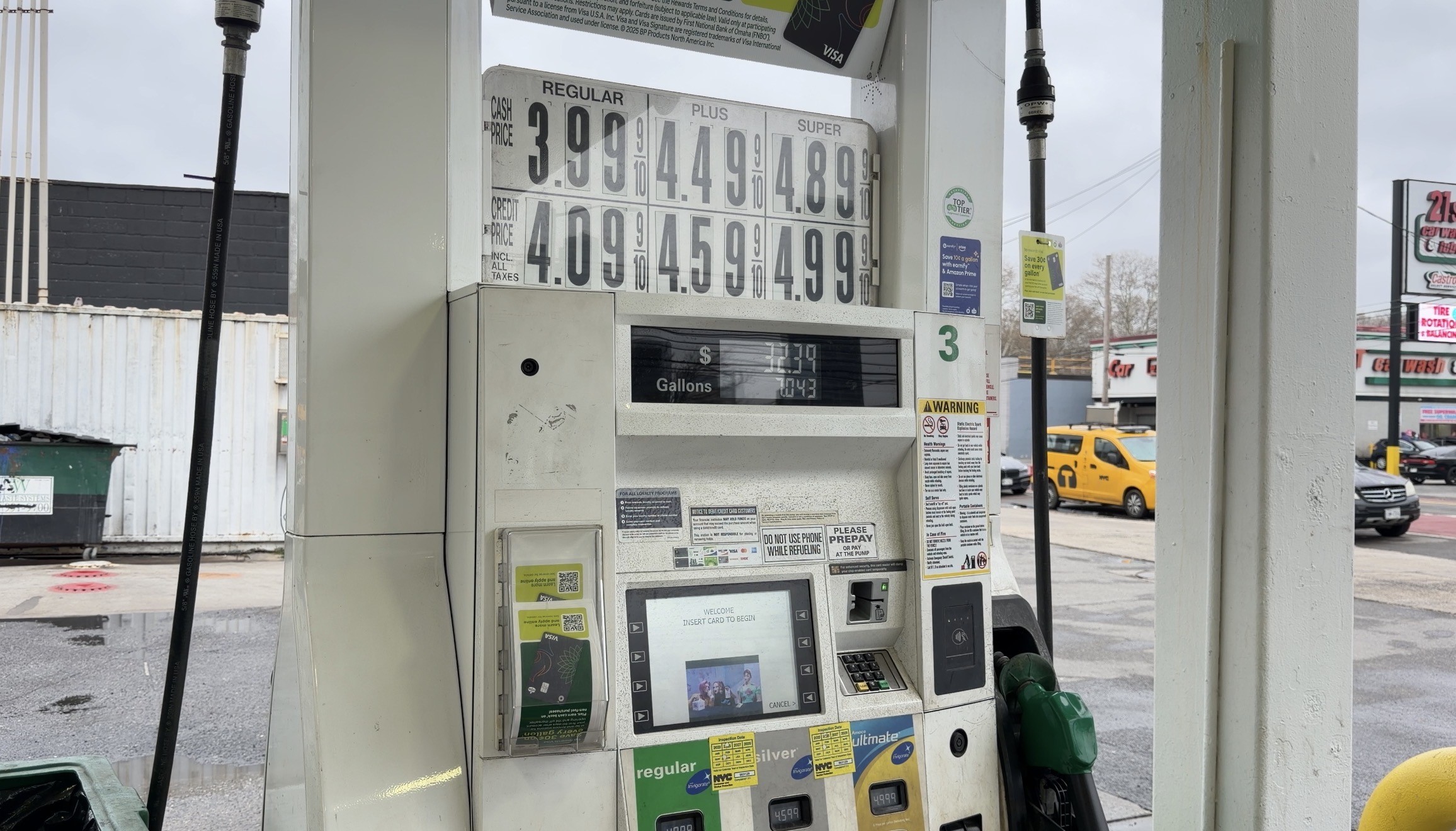 Benzin Fiyatları Alarm Veriyor! ABD'de Rekor Artış! Savaş Korkusu Depoyu Vuruyor!