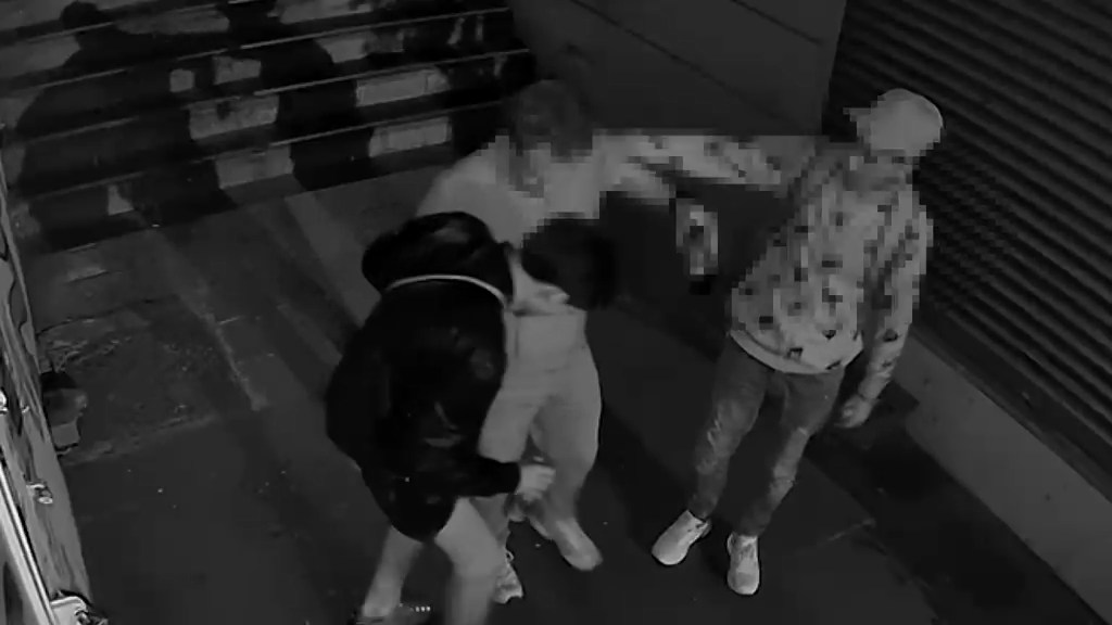 Beyoğlu'nda Yankesicilik Anı Kamerada: Şüpheliden Kaçış Yok