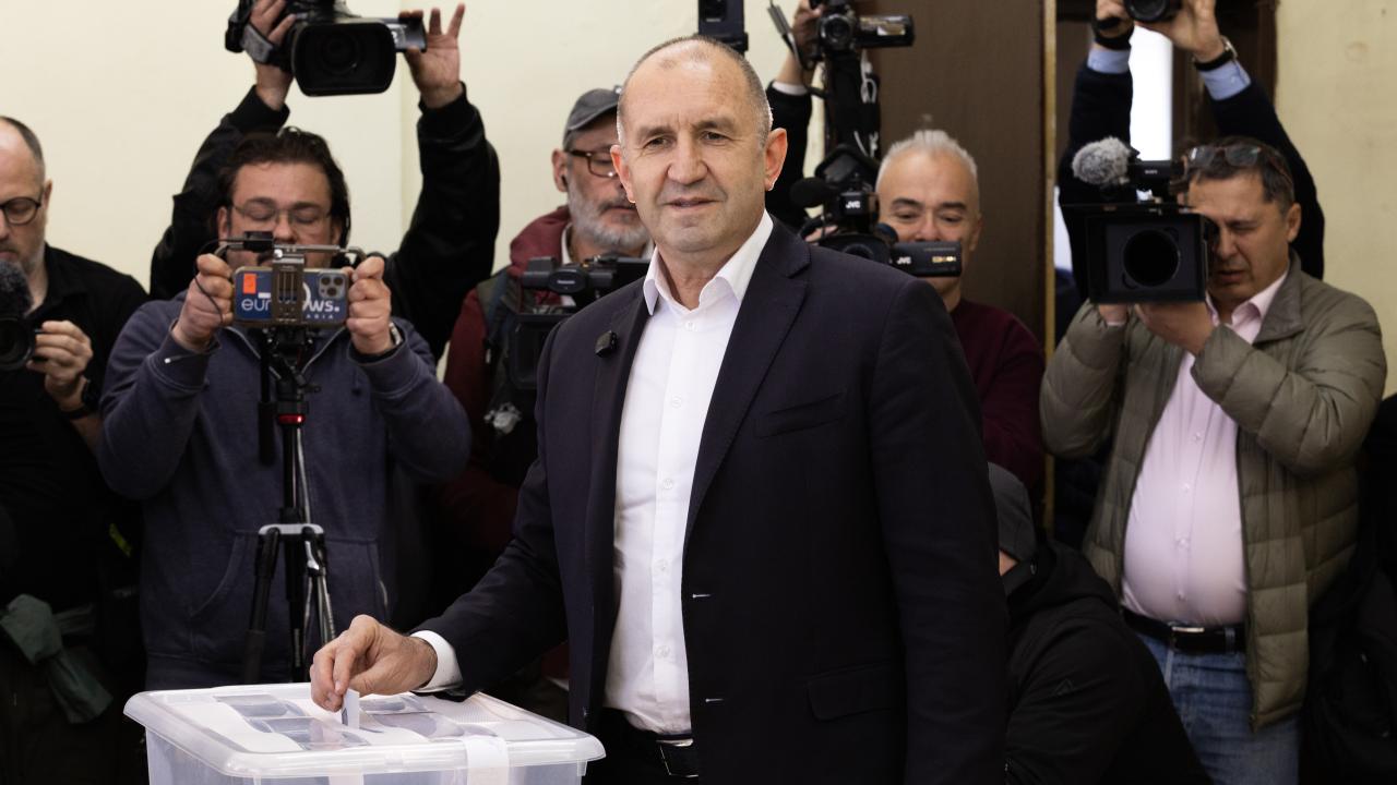 Bulgaristan'da Seçim Sürprizi! Radev Yeniden Sahneye Çıkıyor, Siyasi Dengeler Değişiyor mu?