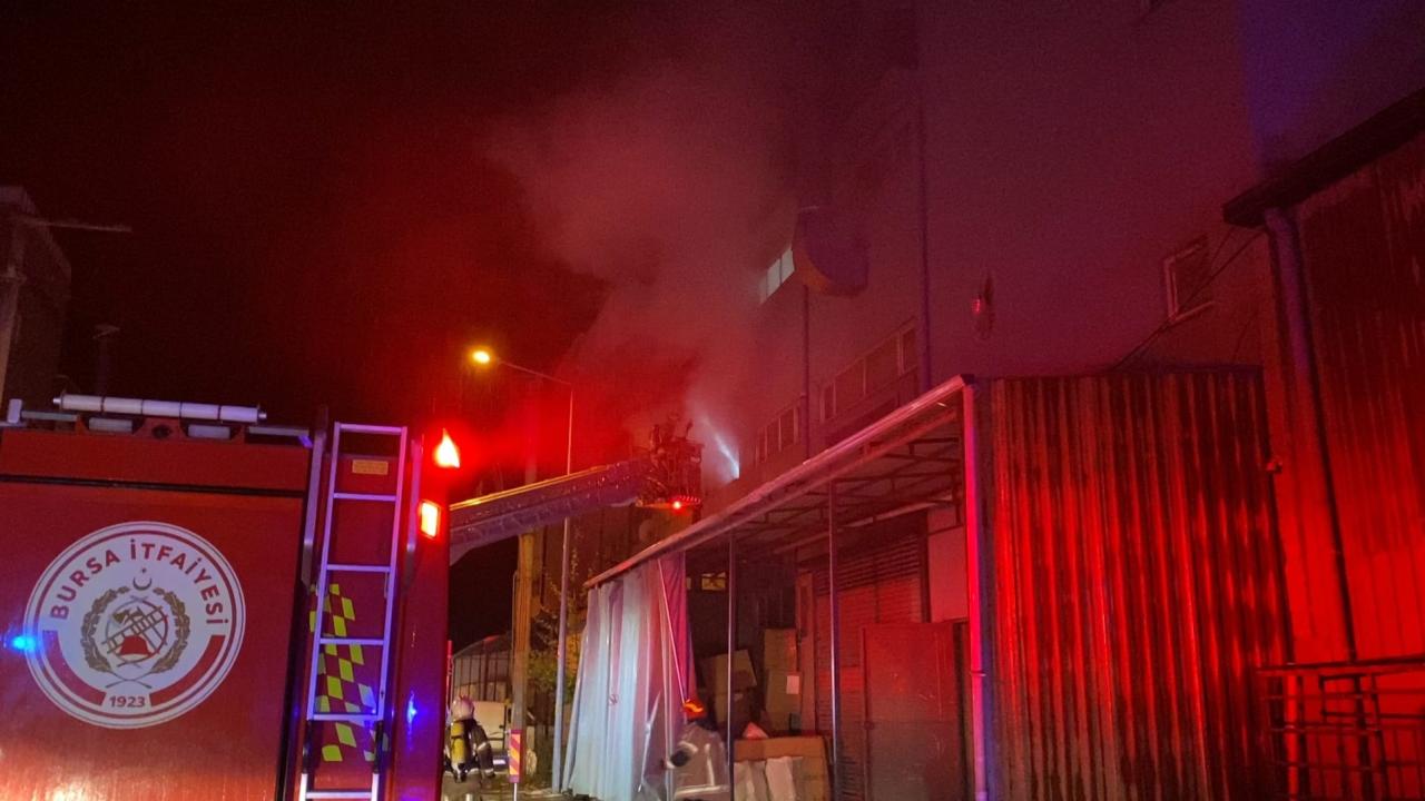 Bursa'da Korkunç Yangın! Mobilya Fabrikası Alevlere Teslim Oldu
