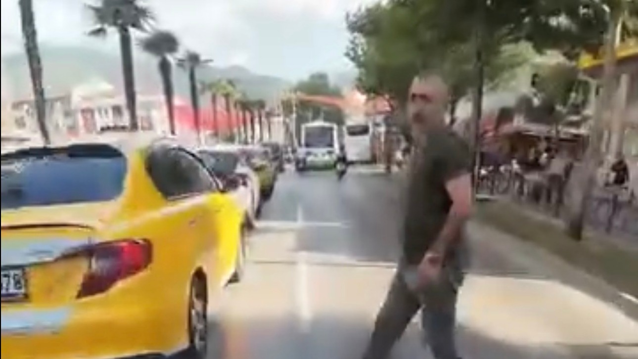 Bursa'da Trafik Kazası: Kör Noktada Kalan Yaya Yaralandı