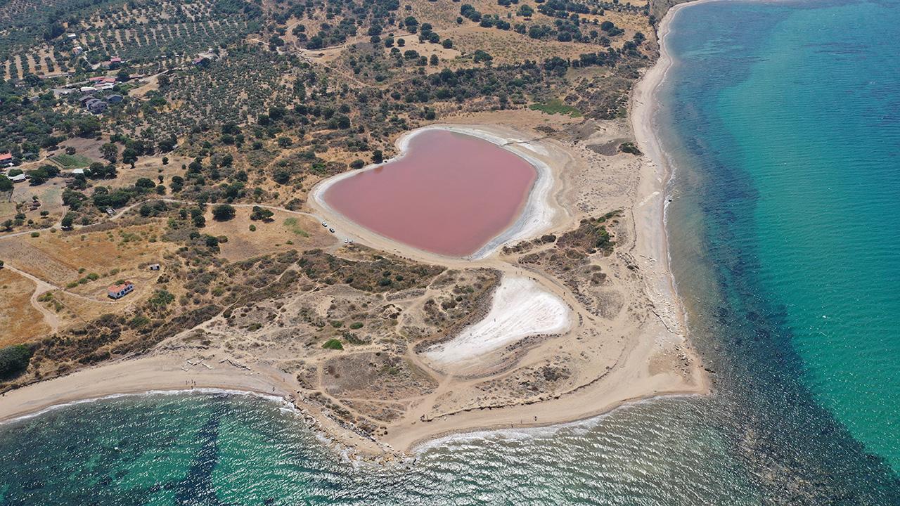 Çanakkale’deki Kalpli Göl’de Mevsimsel Renk Değişimi