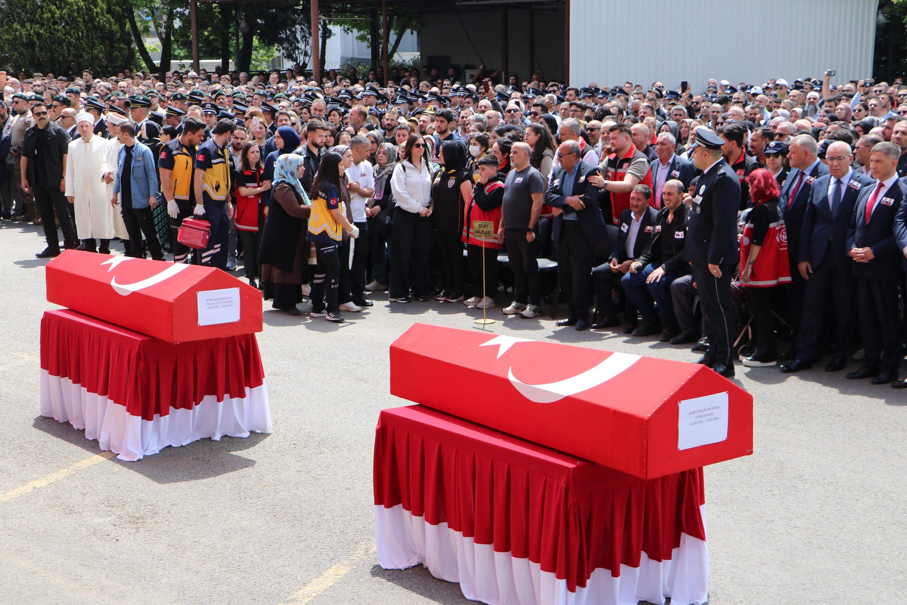 Cenaze Töreninde Yürek Burkan An: Şehidin Acısına Dayanamayan Vatandaş Hayatını Kaybetti!
