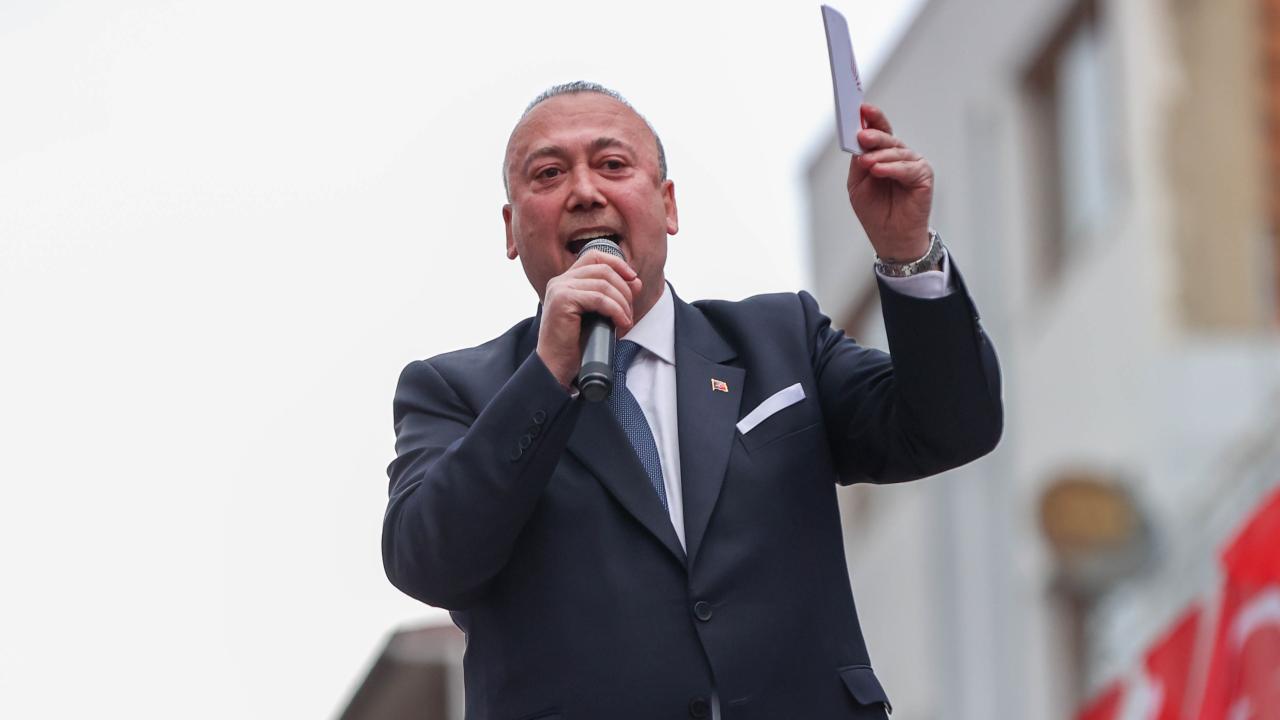 CHP'de Şok İddia! Eski Başkan Yalım'dan Özgür Özel'e Rüşvet Suçlaması!