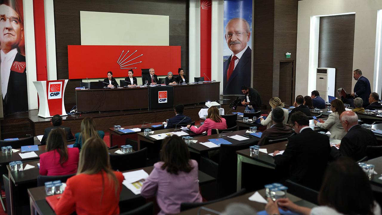 CHP'de Sular Durulmuyor! Kılıçdaroğlu'na Kimler Destek Veriyor? İşte Parti Meclisi'ndeki Gizli Hesaplar!