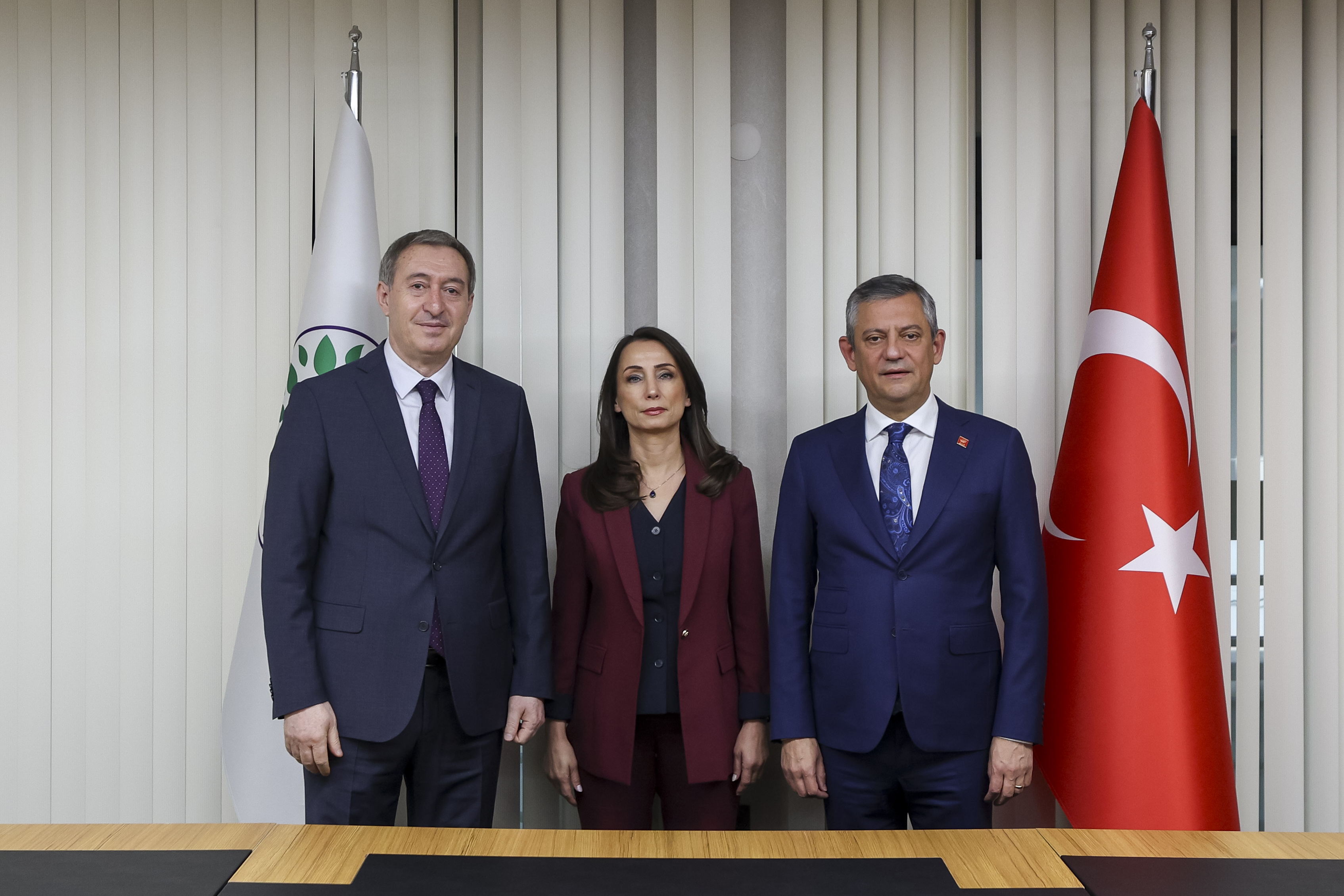 CHP'den Kritik Hamle! Özgür Özel, Ara Seçim İçin DEM Parti'nin Kapısını Çaldı!