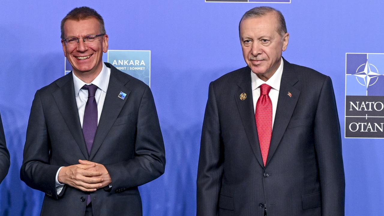 Cumhurbaşkanı Erdoğan ve Letonya Cumhurbaşkanı Rinkevics'ten Diplomatik Görüşme