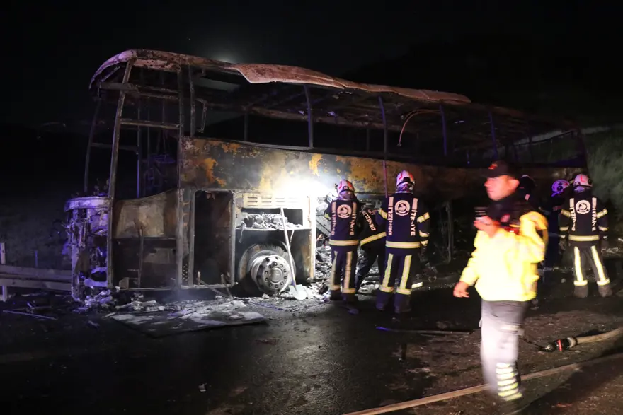 Denizli'de Otobüs Cehennemi! Eşini Kurtardı Ama Bebeğiyle Alevlere Esir Düştü: 8 Can Kaybı