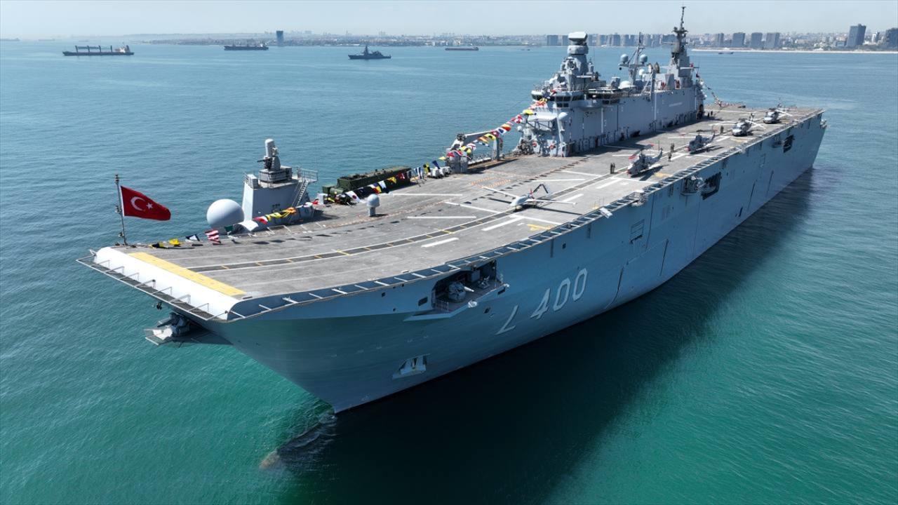 Devasa Savaş Gemisi Halkla Buluştu! TCG Anadolu'yu Gören Gözlerine İnanamadı!