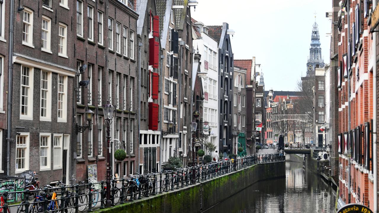 Devrim Gibi Karar! Amsterdam Et ve Fosil Yakıtlara Savaş Açtı: Reklamlar Yasaklandı!