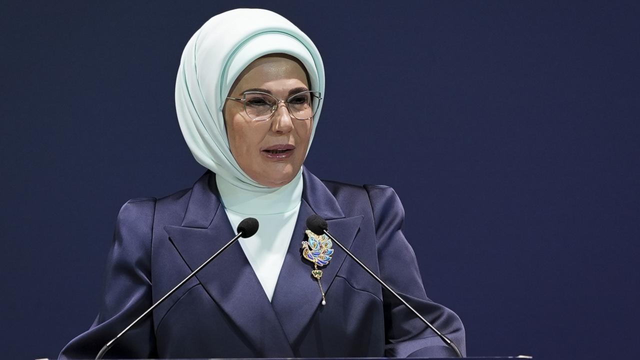 Emine Erdoğan'dan Yürekleri Isıtan Sözler: 'İnsanlık İçin Kalıcı İzler Bırakmalıyız!'