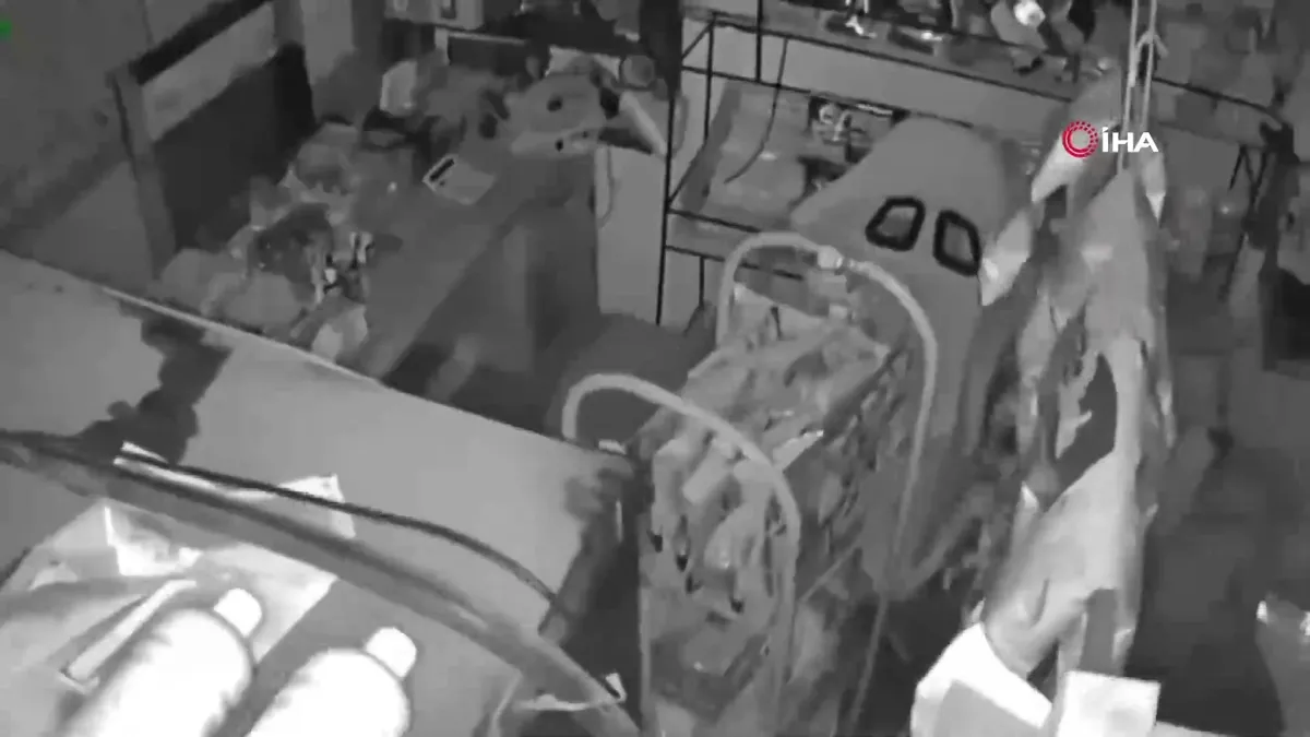 Endonezya Sallandı! Deprem Sonrası Tsunami Alarmı Verildi!