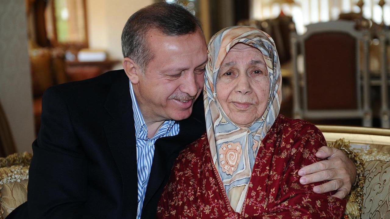 Erdoğan'dan Anneler Günü'ne Özel Mesaj: Türkiye Yüzyılı Annelerin Eseri Olacak!