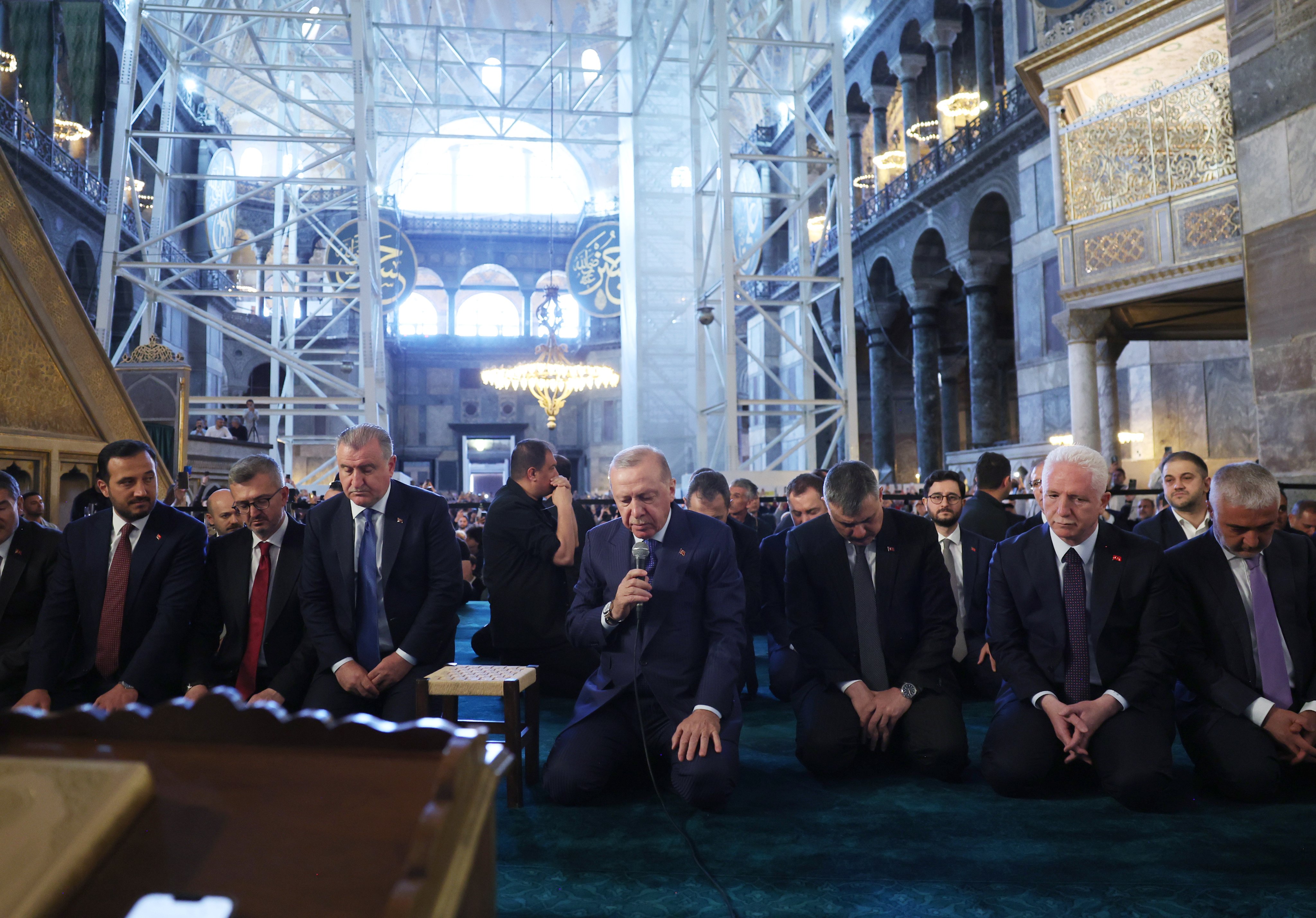 Erdoğan'dan Tarihi Ayasofya Ziyareti! İstanbul Bu Akşam Işıl Işıl Olacak!