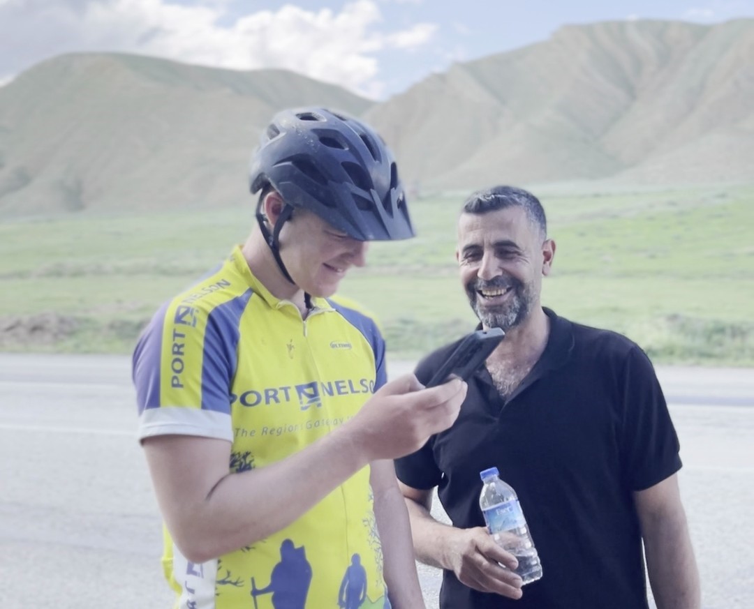Erzurum'da Yol Üstü Misafirperverliği: İngiliz Turist ile Şenkayalı Vatandaşın Diyaloğu
