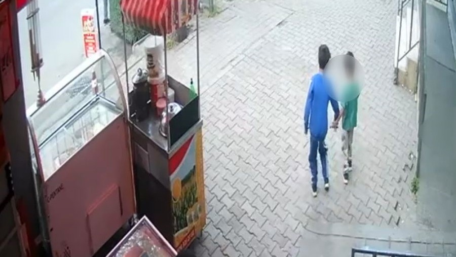 Esenler'de Şoke Eden Görüntüler: Bıçaklı Çocuklar Terör Estirdi!