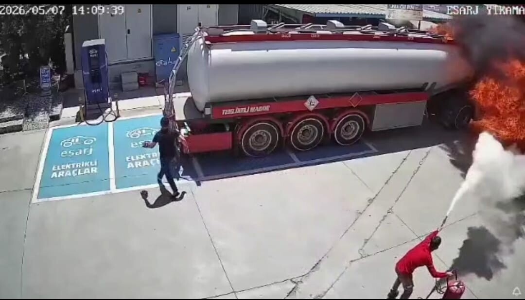 Fethiye'de Korkunç Anlar! Akaryakıt Tankeri Alev Topuna Döndü, Şans Eseri Facia Önlenendi!