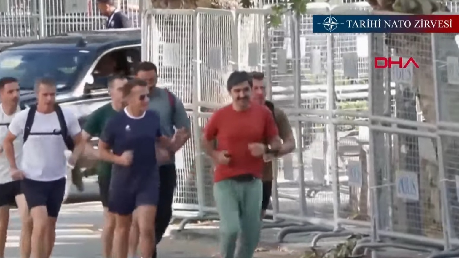 Fransa Cumhurbaşkanı Macron Ankara Ziyaretine Koşuyla Başladı
