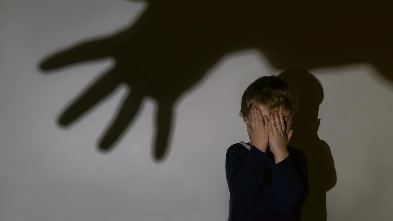 Fransa'da Akıl Almaz Vahşet! 9 Yaşındaki Çocuk 2 Yıl Boyunca Minibüse Hapsedildi!