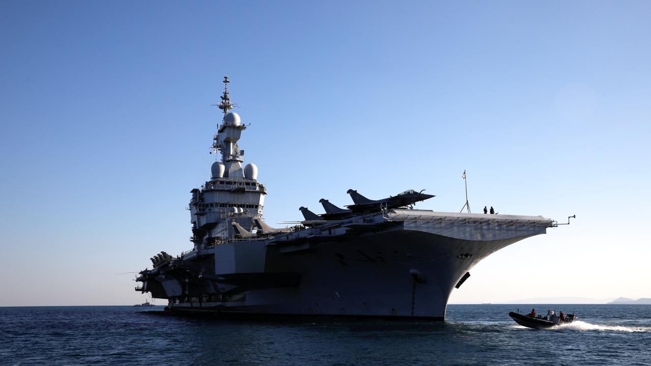 Fransız Donanması Girit'te Gövde Gösterisi! Uçak Gemisi Charles de Gaulle Suda Üssü'nde: Akdeniz'de Neler Oluyor?