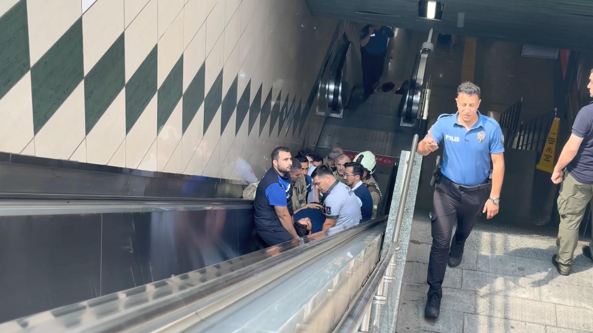 Gayrettepe Metro İstasyonu'nda Kaza: Görme Engelli Vatandaş Raylara Düştü