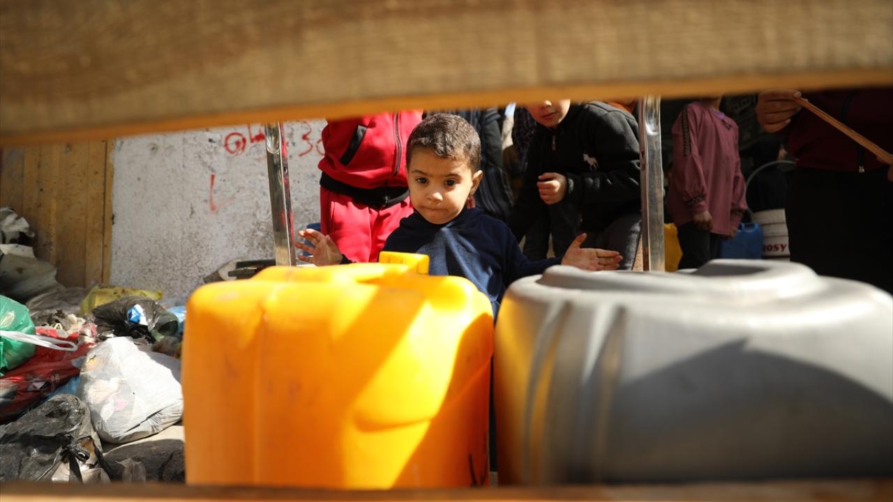 Gazze Can Çekişiyor! İsrail Bombardımanı 500 Bin Kişiyi Susuz Bıraktı