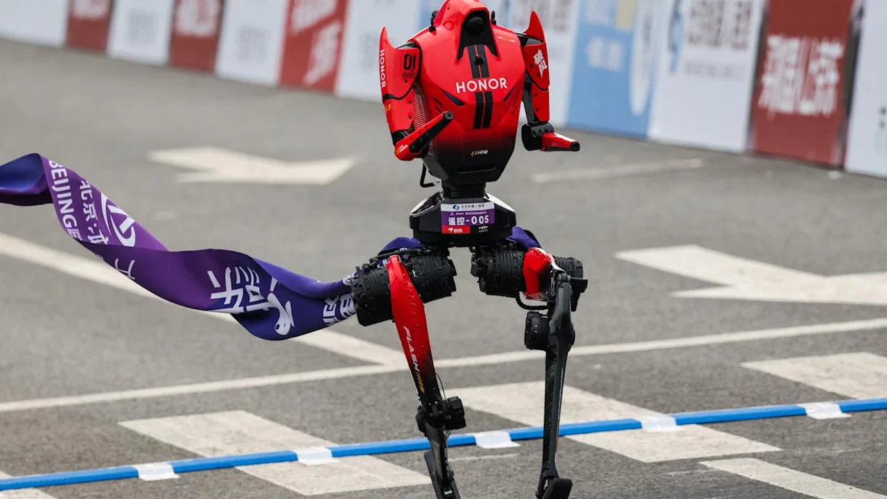 Geleceğin Maratoncuları! İnsansı Robotlar Pekin'de Ter Döktü, Honor Zirvede!