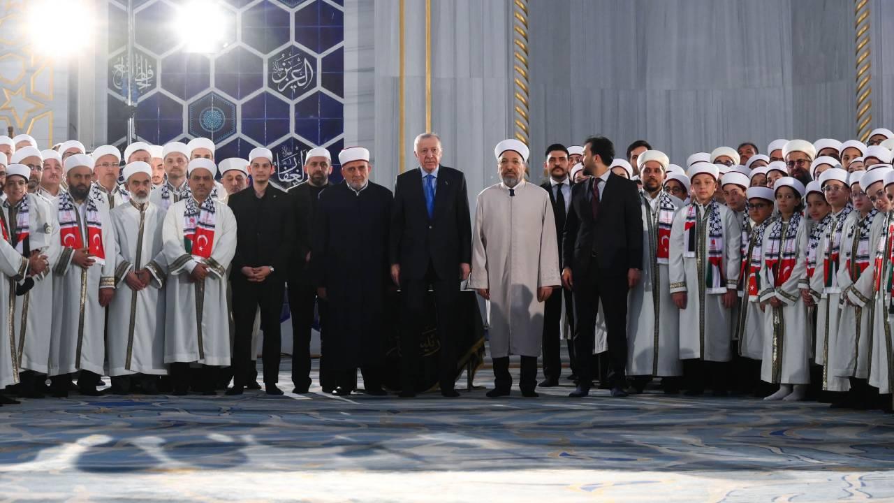 Gözler Doldu, Kalpler Titredi! Cumhurbaşkanı Erdoğan'dan Hafızlara Özel Tören!