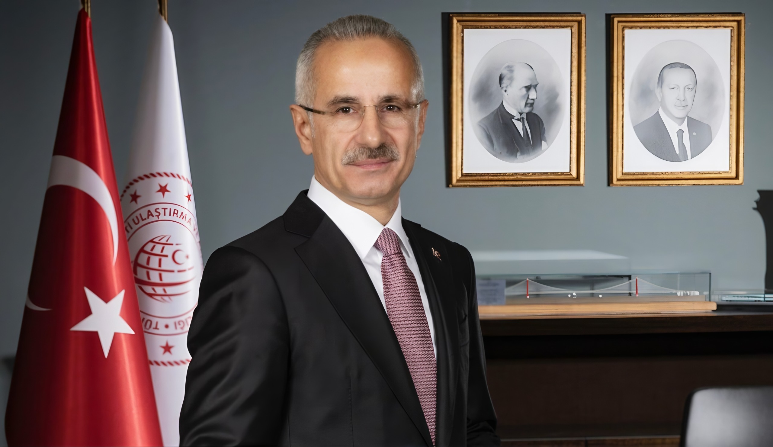 Hürmüz Boğazı'nda Gerilim! Türk Gemileri İçin Alarm Zilleri Çalıyor!