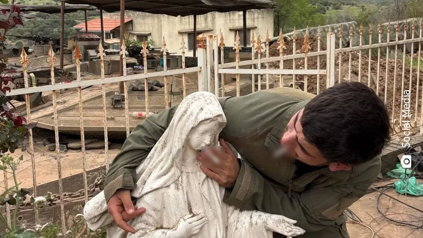 İnançlara Saldırı Devam Ediyor: İsrail Askerinden Meryem Ana Heykeline Şok Eden Saygısızlık!