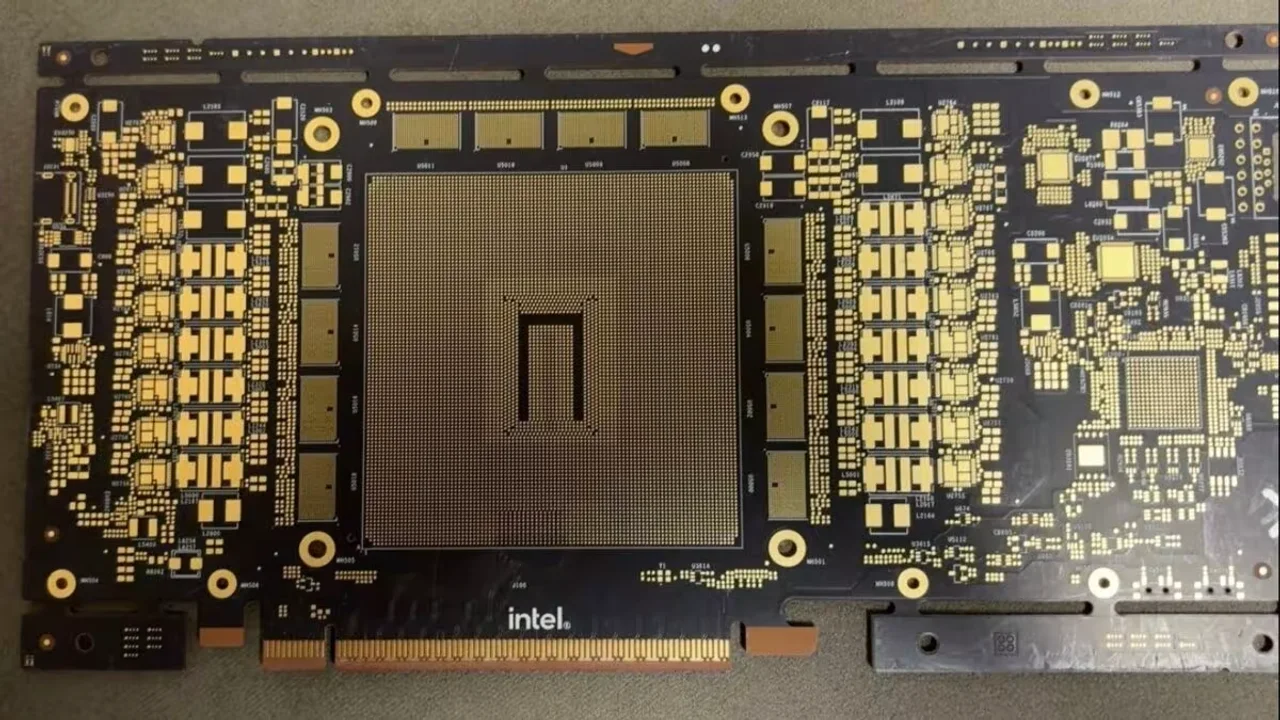 Intel'den Rakip Tanımayan GPU! Yapay Zeka Performansı Uçuşa Geçiyor!